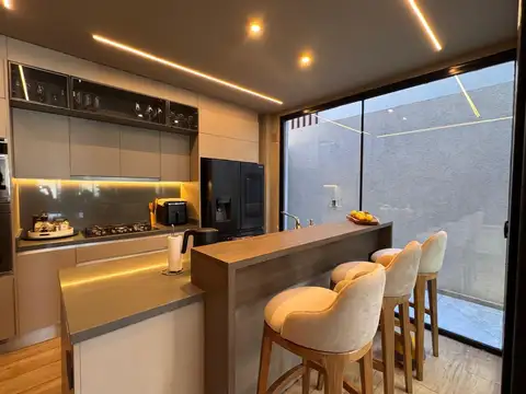 Duplex en venta La Luisita con pileta premium