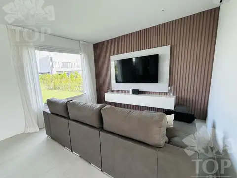 Casa 5 ambientes con 4 baños
