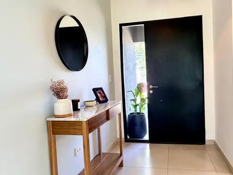 Casa Chalet  en Venta en Santa Emilia, Pilar del Este, Pilar