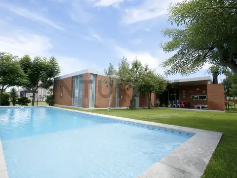CASA EN VENTA EN GREENVILLE POLO & RESORT BERAZATEGUI