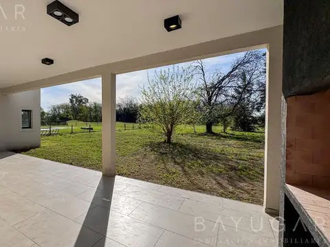 Casa en Venta con 4 cocheras