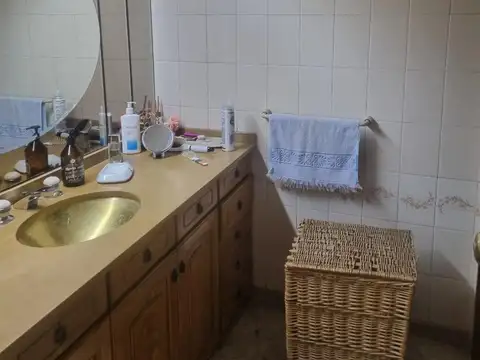 Casa 5 ambientes con 4 baños