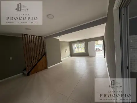 Casa en Venta con 4 cocheras