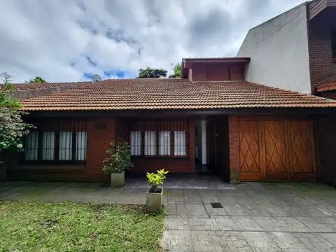 ALQUILER CASA PARQUE LURO con AMPLIO JARDIN