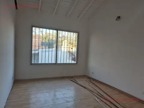 Depto Tipo Casa en Alquiler con 1 cocheras