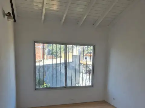 Depto Tipo Casa en Alquiler de 4 ambientes
