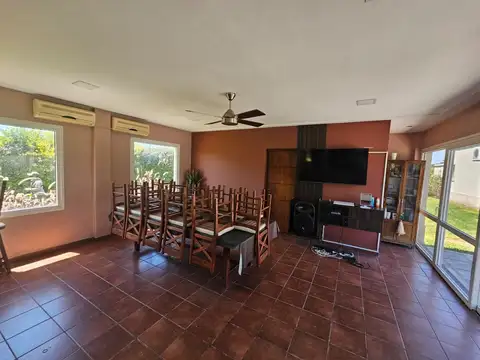 Casa 4 ambientes con 4 baños