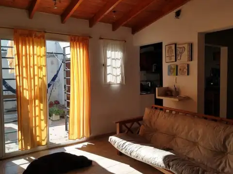 Casa 4 ambientes con 1 baño