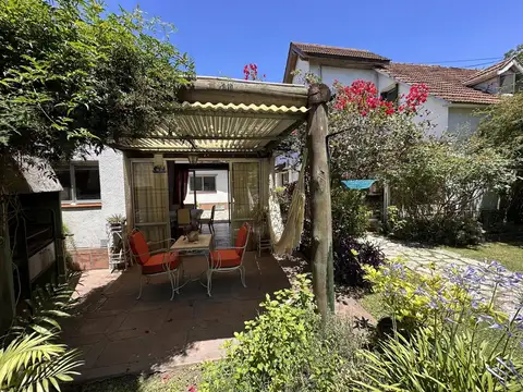 Venta Casa 6 ambientes con gran jardín en Claypole