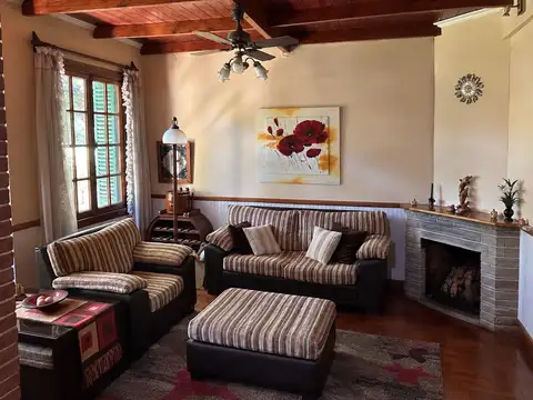 Casa 6 ambientes con 2 baños