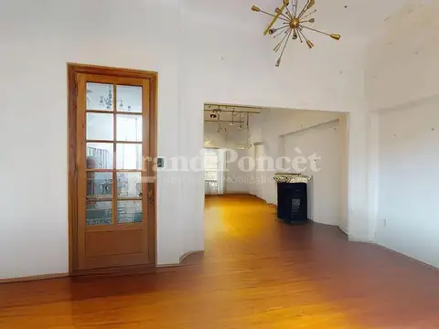 Venta PH Apto Comercial con Terrazas y Entrada Independiente Frente a Plaza Dorrego 221m2 Totales