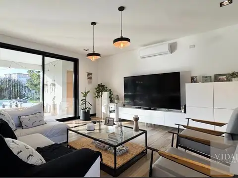 Casa 5 ambientes con 3 baños