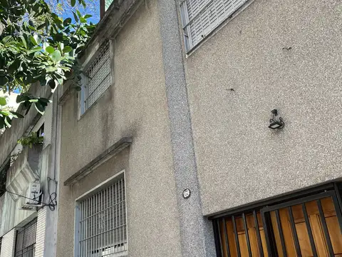 AMPLIA CASA CON GARAGE, DE 4 DORMITORIOS, DOS BAÑOS, PATIO Y GRAN TERRAZA