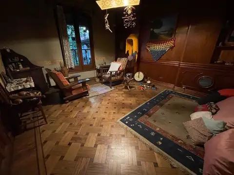 Casa en Alquiler con 2 cocheras