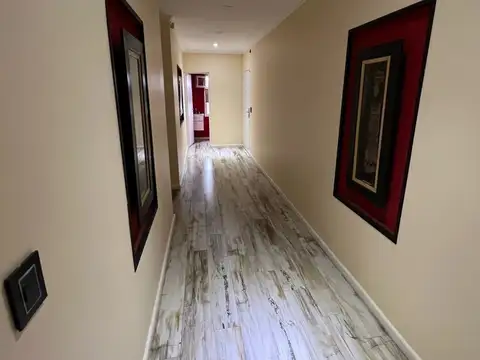 La esquina asombrosa! Locales y departamentazo en venta...