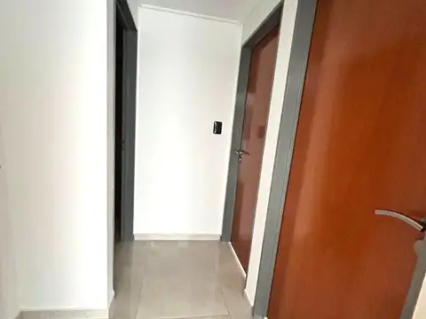 Excelente 3 Ambientes al Frente c/Balcón y Cochera