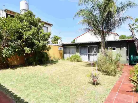 VENTA CASA 4 AMBS HAEDO PARQUE COCHERA
