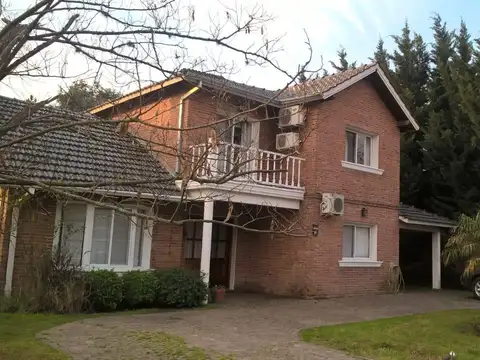 Casa 6 ambientes con 2 baños