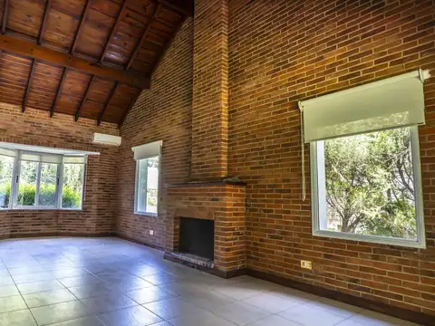 Casa 6 ambientes con 2 baños