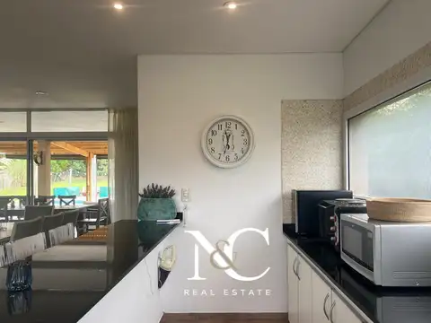 Casa 4 ambientes con 3 baños