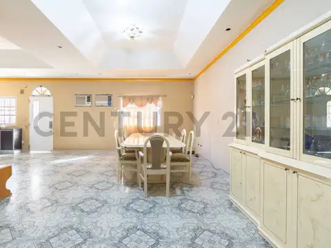 VENTA CASA 6 AMBIENTES MUY ESPACIOSA-PARQUE AVELLANEDA