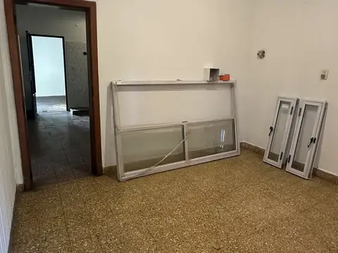 ALQUILER – CASA 3 AMBIENTES CON PARQUE Y PISCINA EN TEMPERLEY
