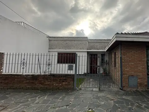 ALQUILER – CASA 3 AMBIENTES CON PARQUE Y PISCINA EN TEMPERLEY