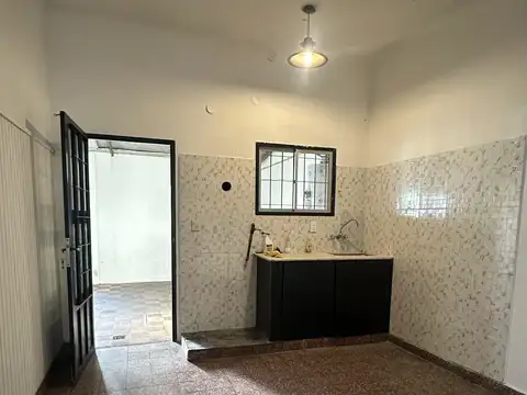 Casa 3 ambientes con 1 baño