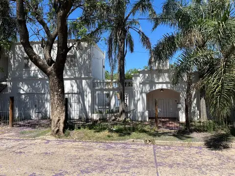 VENTA CASA CON PILETA MAS DEPTO GRANJA DE FUNES
