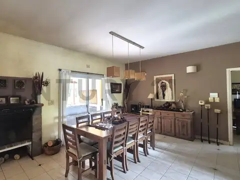 Casa en Venta con 2 cocheras