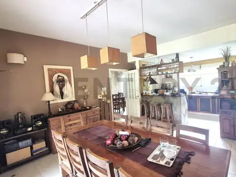 Casa 5 ambientes con 2 baños
