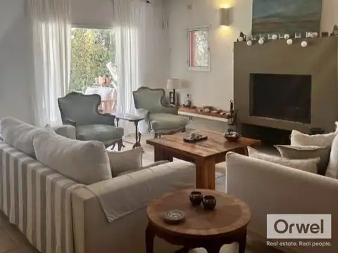 Casa en Alquiler Temporal con 4 cocheras