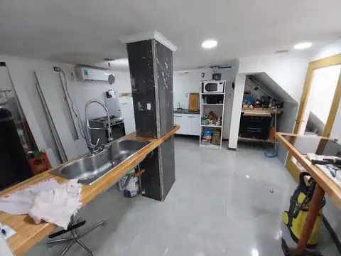 9 de Julio 1258, pasillo único con 2 departamentos de 1 dormitorio, reciclados, NO PH.