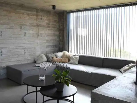 Casa 6 ambientes con 4 baños