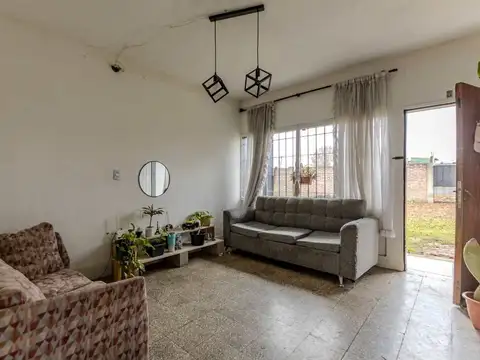 Casa 3 ambientes con 1 baño