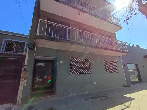 Dpto al Frente. 2 Amb. P.B. C/Patio