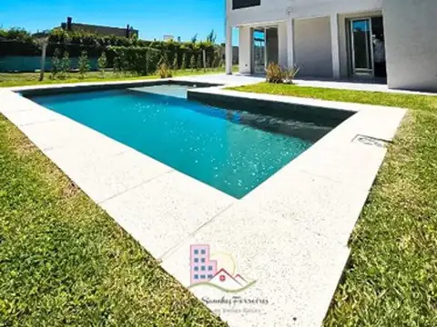 Casa 5 ambientes con 4 baños