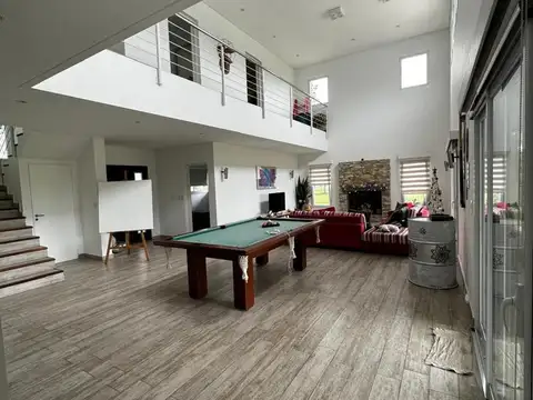 Casa 6 ambientes con 2 baños