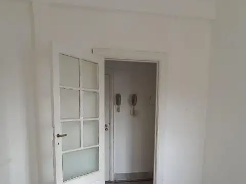 Oficina Comercial – Muy Buena Ubicación y Sin Expensas