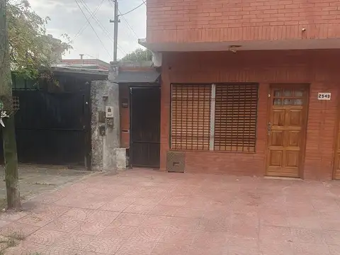 Casa 2 ambientes con quincho y parrilla