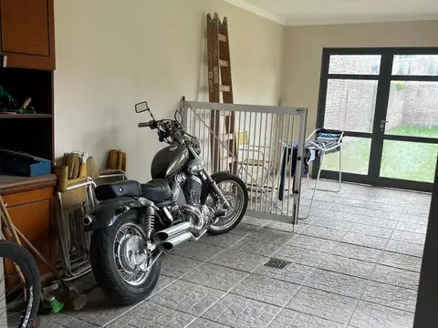 Casa 6 ambientes con 2 baños