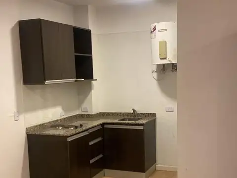 Av Lacroze al 3500. Impecable monoambiente contra frente con balcón kitchene baño completo a metros de Av Álvarez Thomas.