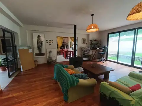 Casa 4 ambientes con 3 baños