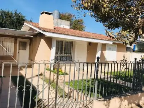Casa en venta - 2 Dormitorios 2 Baños - Villa Allende