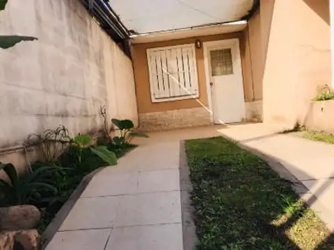 Casa en venta - 2 Dormitorios 2 Baños - Villa Allende