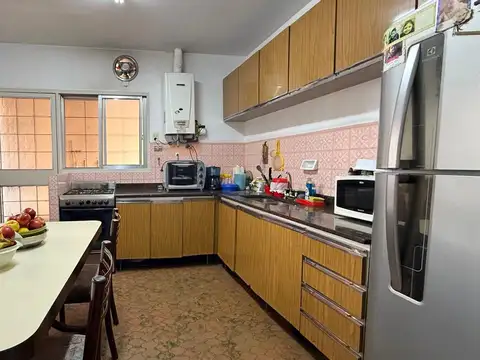 Casa 5 ambientes con 2 baños