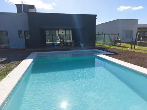 Casa 5 ambientes con 4 baños