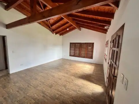 Casa 5 ambientes con 2 baños