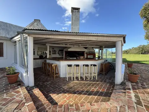 Casa 6 ambientes con 5 baños