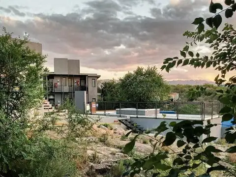 SE VENDE EN MINA CLAVERO HERMOSOS MONOAMBIENTES VIDRIADOS PARA 2 O 3 PERSONAS + CASA - FICHA 8807